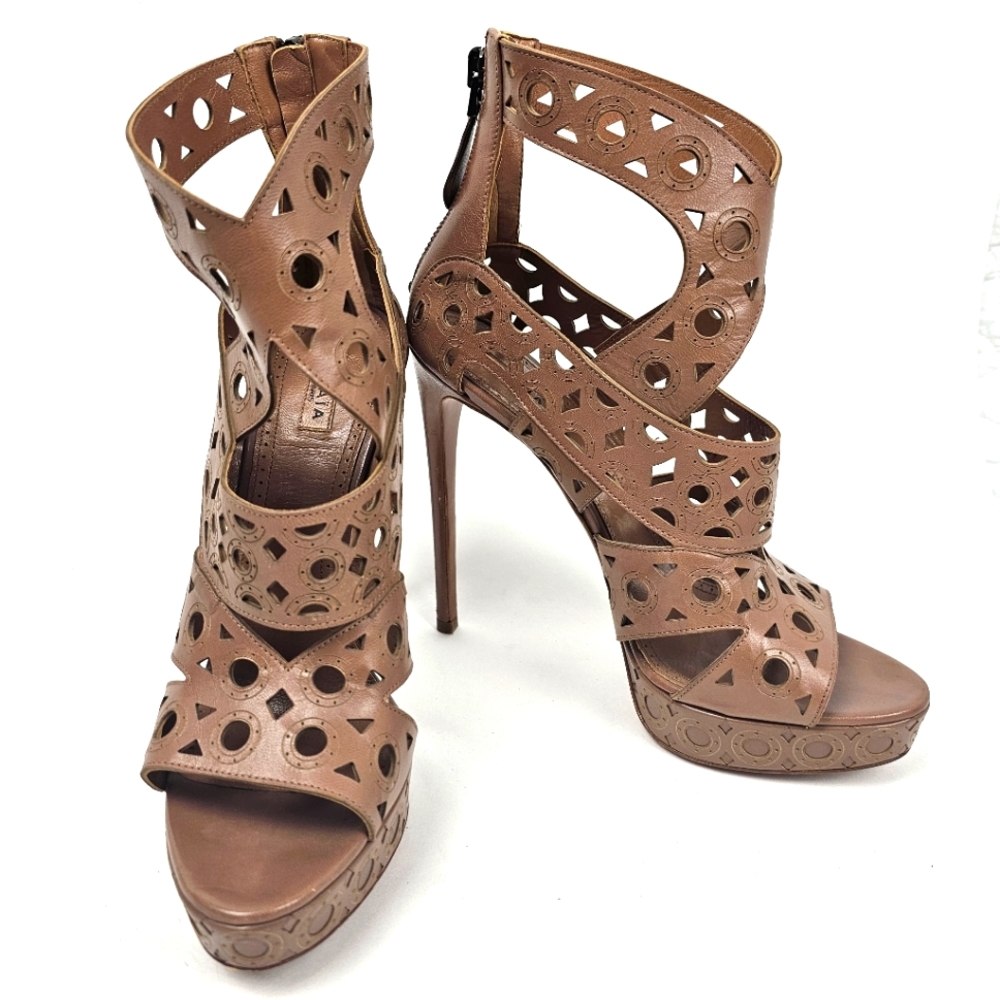 ALAÏA Leather Gladiator Sandals Laser cut out Nude Tan Made in Italy Size 39.5